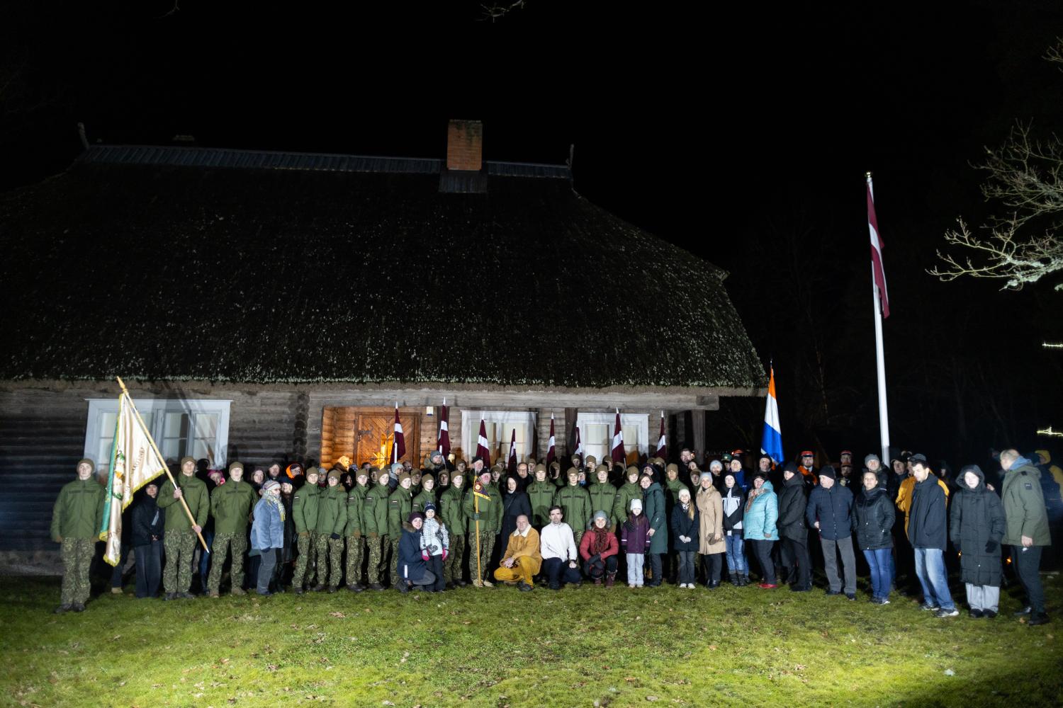 Iesvētību ceremonijas kopbilde