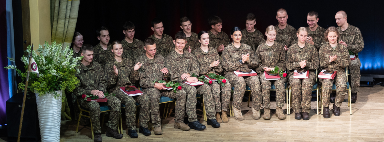 Kalpaka skolas absolventu kopbilde